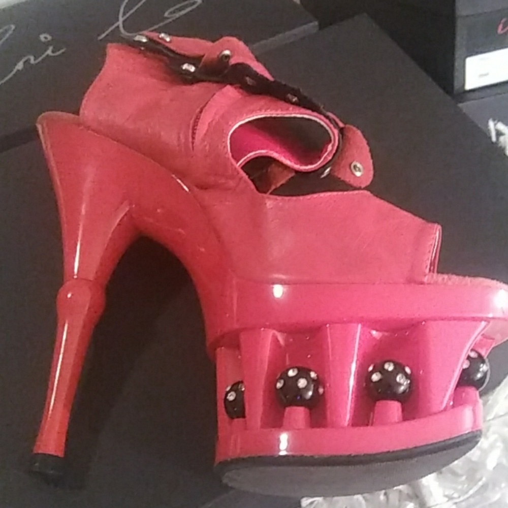 Designer shoes - Picture 2 of 4